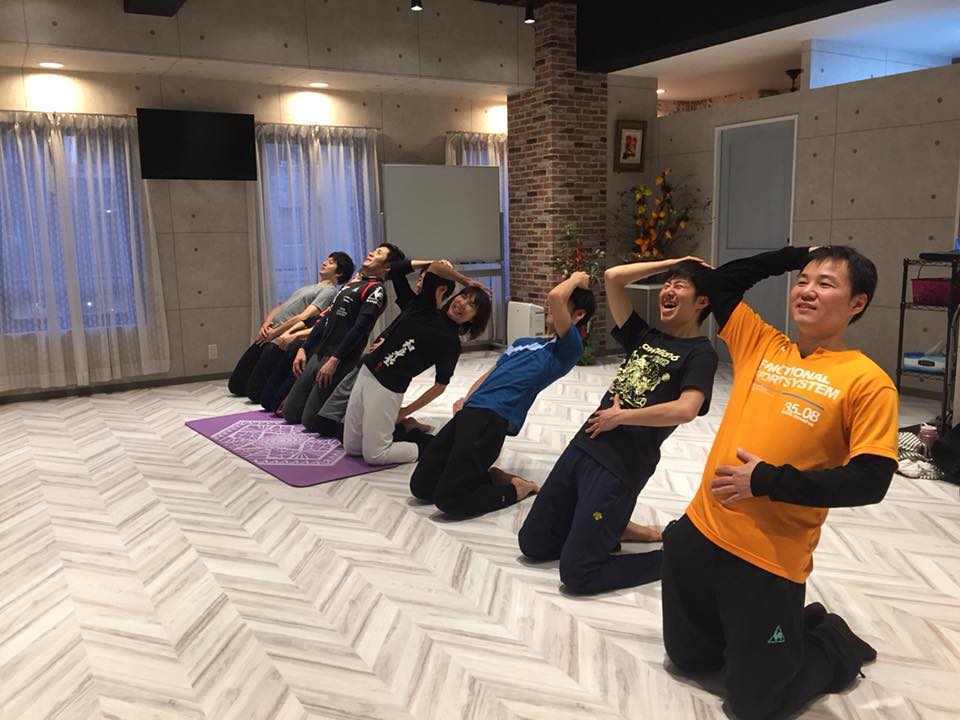 このポーズで大事なのは背骨と〇〇